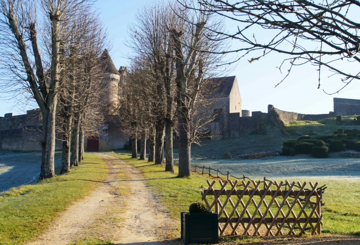 Le château de Fénelon. - Sainte-Mondane