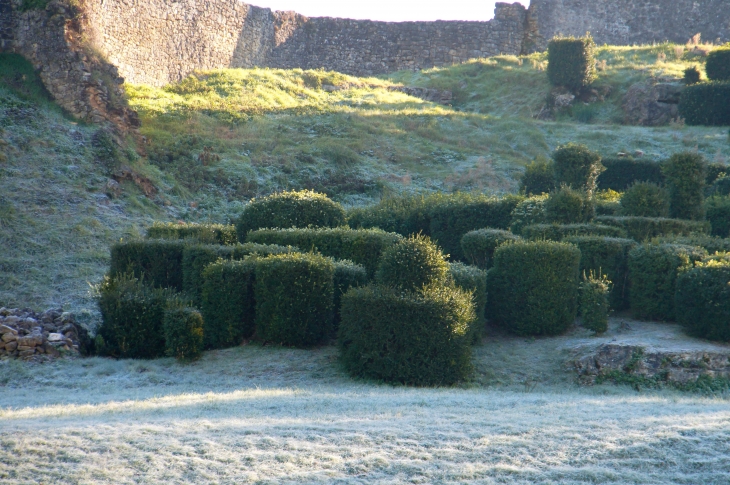 Les jardins du château de Fénelon. - Sainte-Mondane