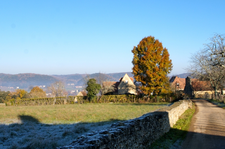 Aux alentours. - Sainte-Mondane