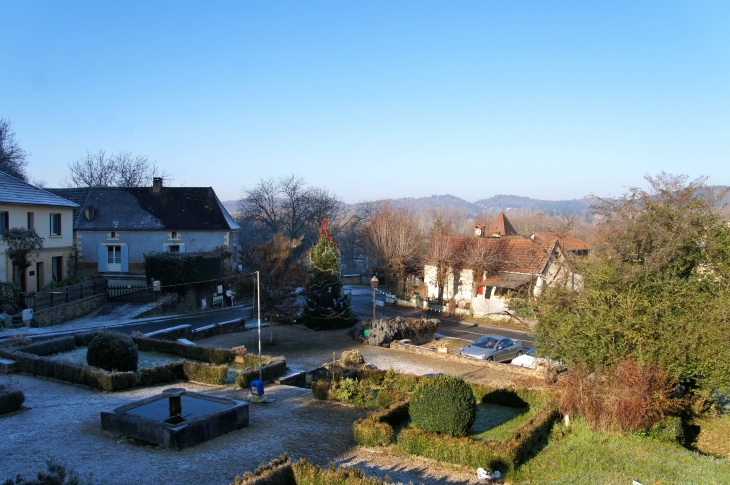 Vue sur le village depuis l'église . - Sainte-Mondane