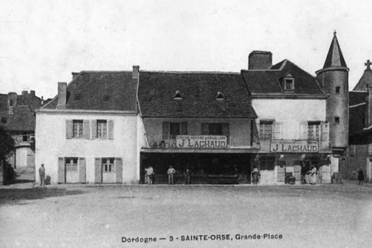 La-grande-place-debut-xxe-siecle-carte-postale-ancienne - Sainte-Orse