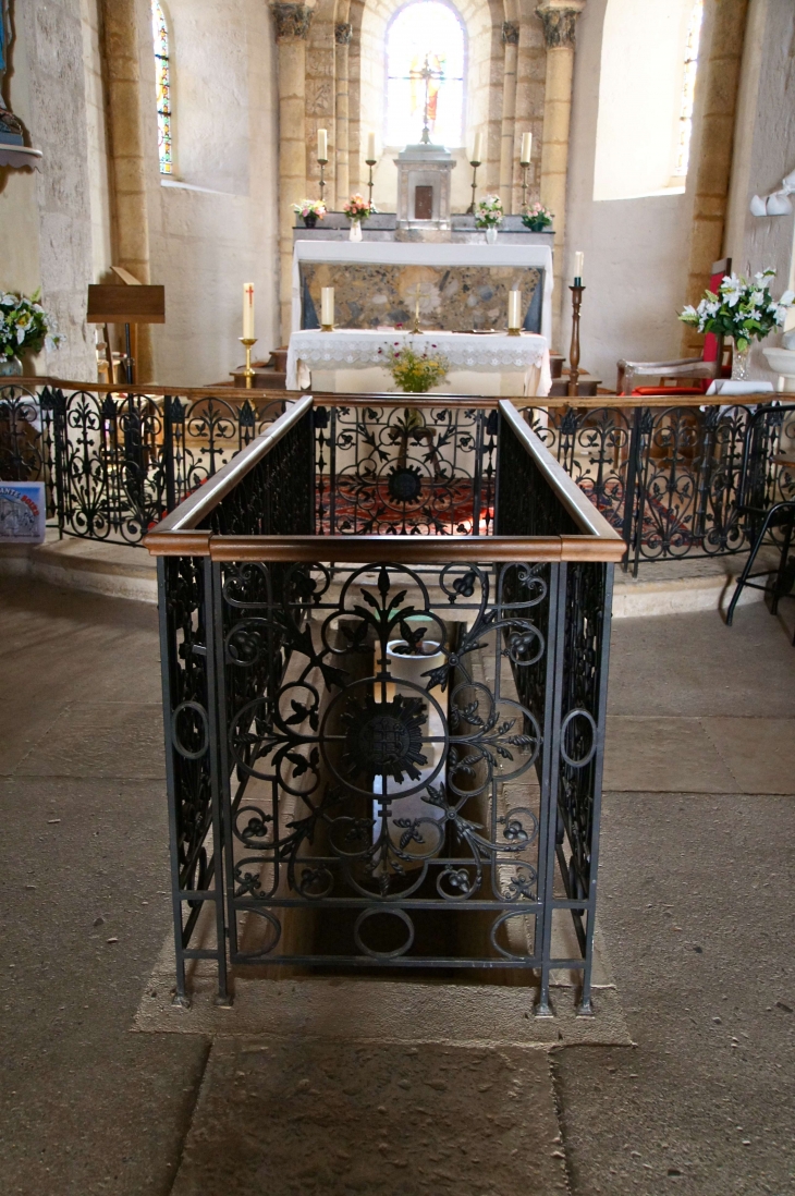 Eglise-saint-ours-le-passage-pour-descendre-a-la-crypte - Sainte-Orse