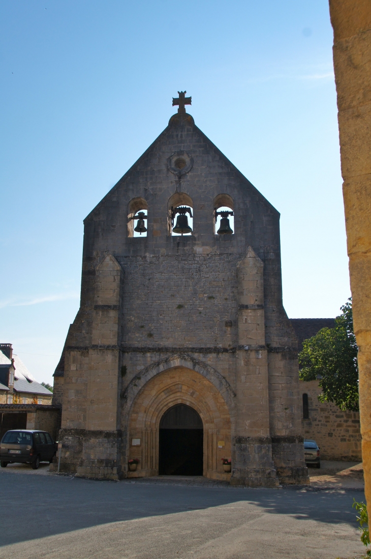 La-facade-occidentale-de-l-eglise-saint-ours. Edifice roman des XIe et XIIe siècle. - Sainte-Orse