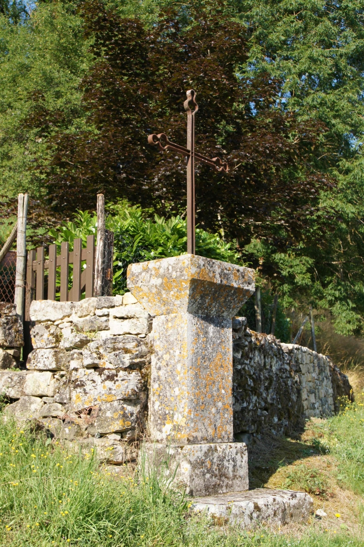 Croix de chemin. - Sainte-Orse