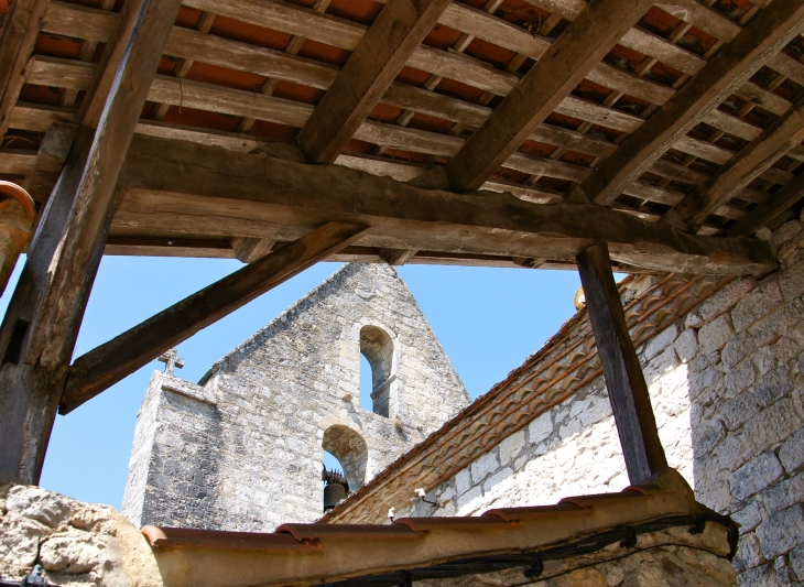 Le clocher de l'église. - Sainte-Sabine-Born