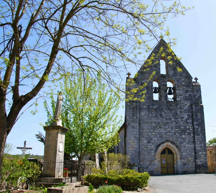 Façade occidentale de l'église Saint-Christophe. - Sainte-Sabine-Born