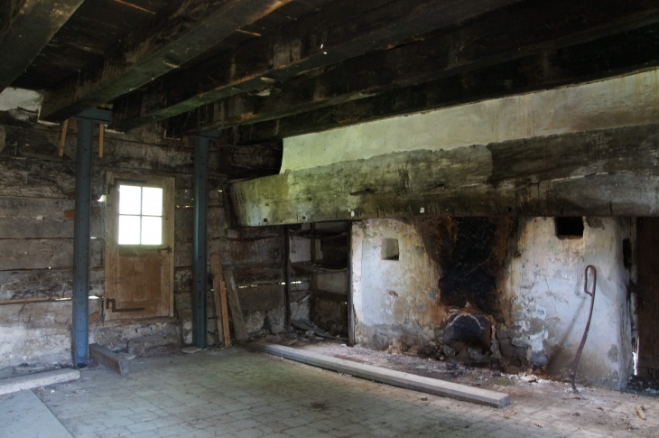 Intérieur de la maison à Empilage. - Sainte-Sabine-Born