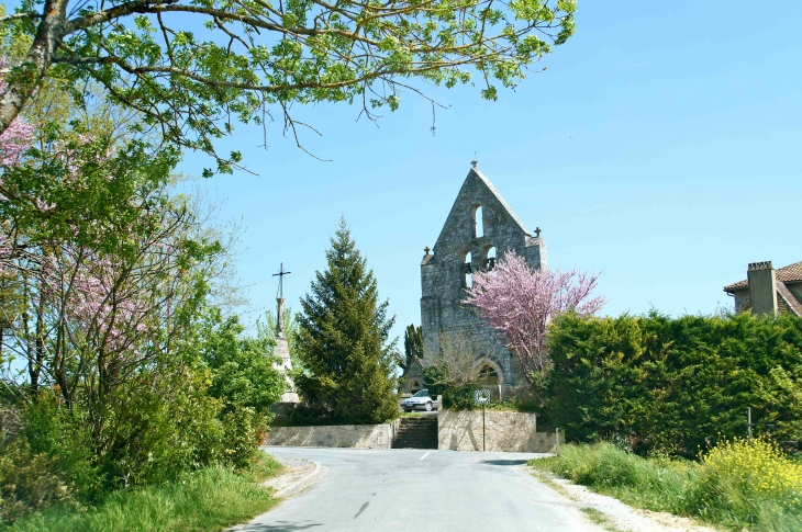 En arrivant au village. - Sainte-Sabine-Born