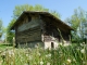 La Maison à Empilage, véritable curiosité architecturale, cette maison construite en bois a un plan rectangulaire et est dotée d'une cheminée. Elle a été bâtie au XVIe ou au XVIIe siècles.