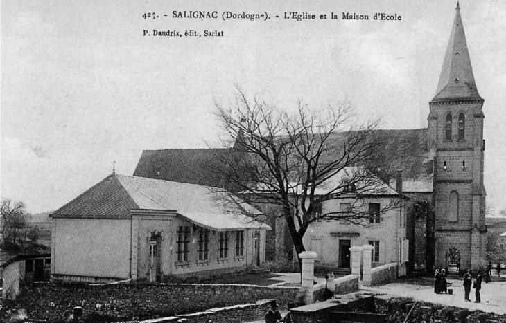 L'église et la Maison d'Ecole, vers 1905 (carte postale ancienne). - Salignac-Eyvigues