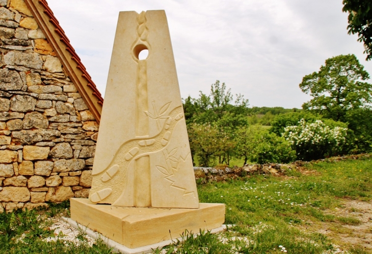 Sculpture - Salignac-Eyvigues