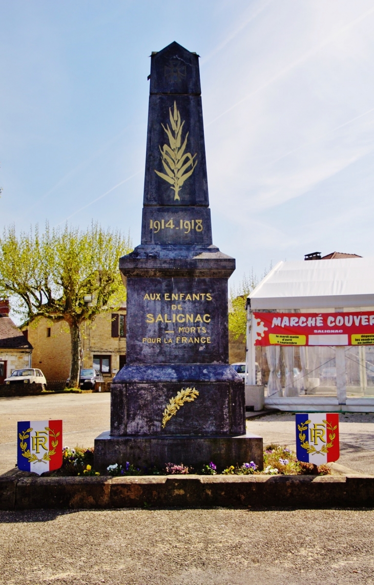 Monument-aux-Morts - Salignac-Eyvigues