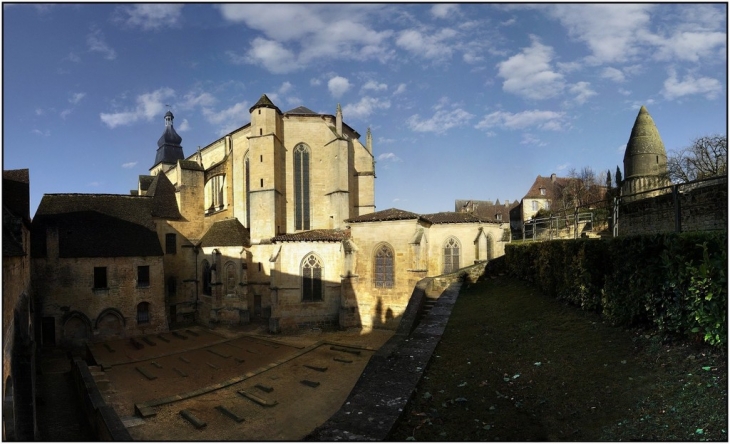 Chevet de l'église Saint Sacerdos et Lanterne des Morts - Sarlat-la-Canéda