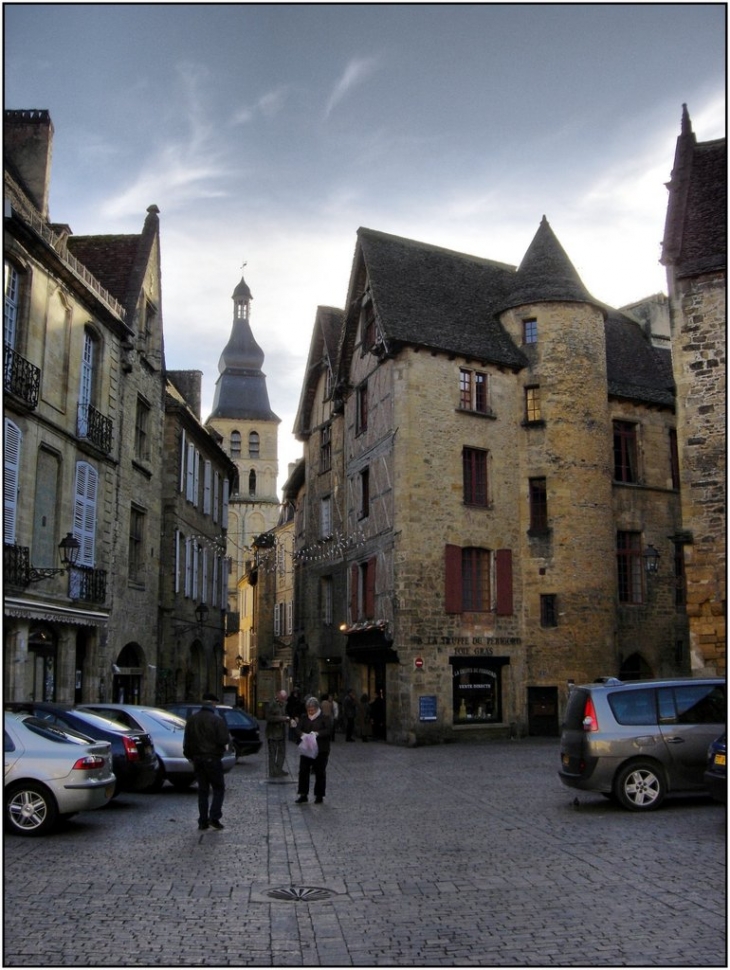 Place de la Liberté et église Saint Sacerdos - Sarlat-la-Canéda