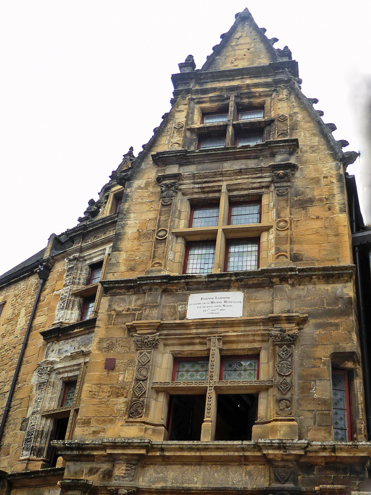 Place du Peyrou : la maison de la Boétie - Sarlat-la-Canéda