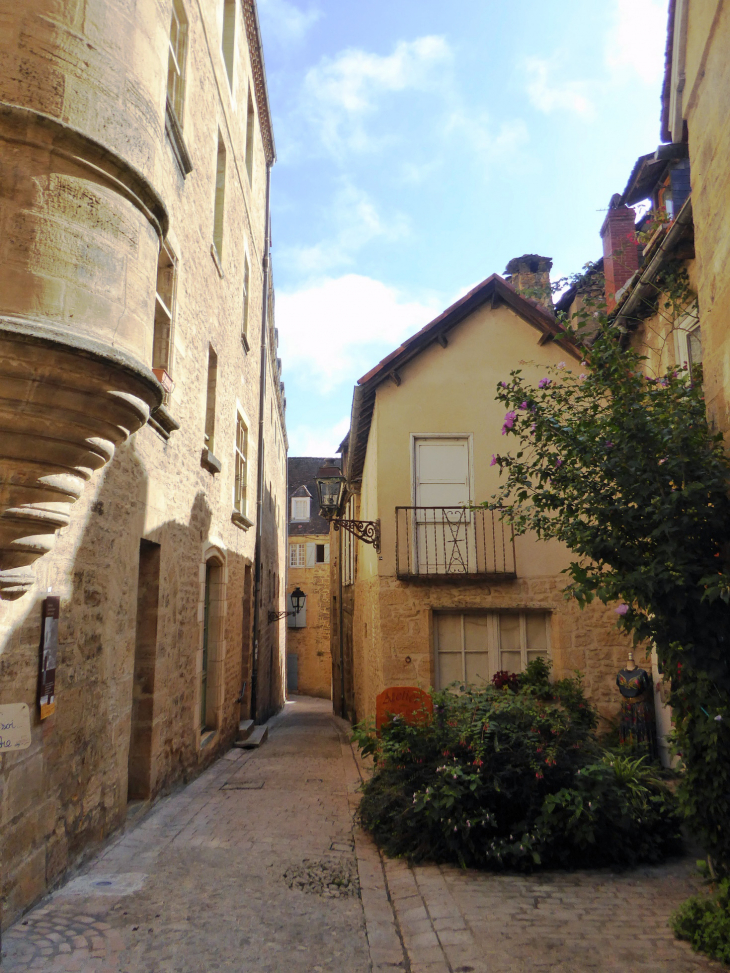 Le quartier Ouest : rue de la Boétie - Sarlat-la-Canéda