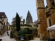 Photo précédente de Sarlat-la-Canéda Près de la Cathédrale Saint-Sacerdos, au fond la Lanterne des morts.