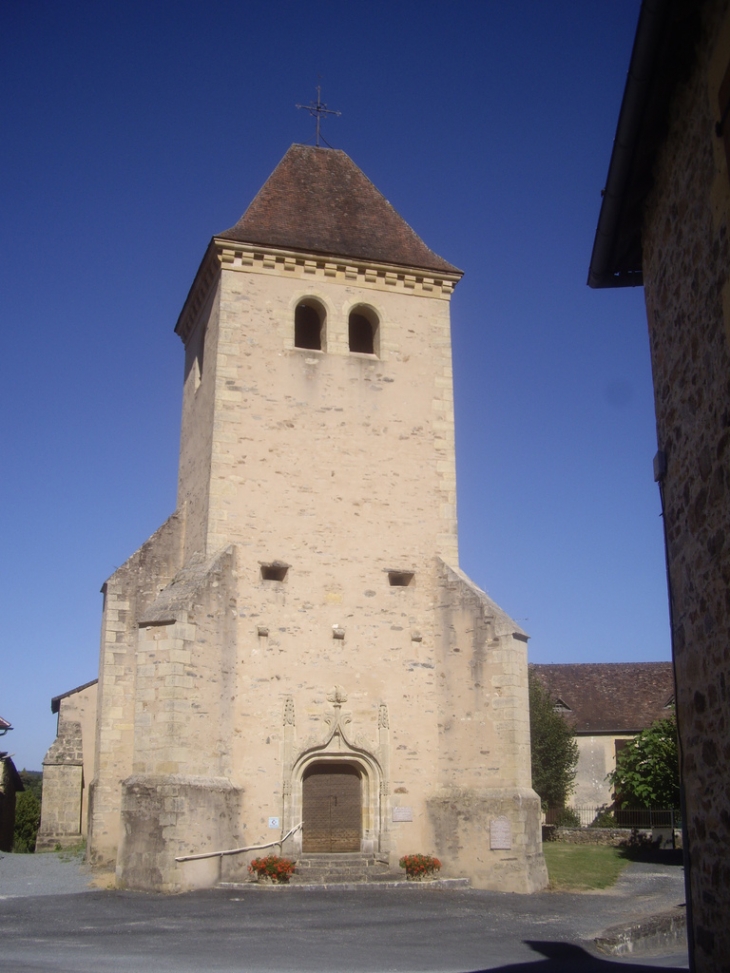 L'église gothique et son clocher défensif. - Sarrazac