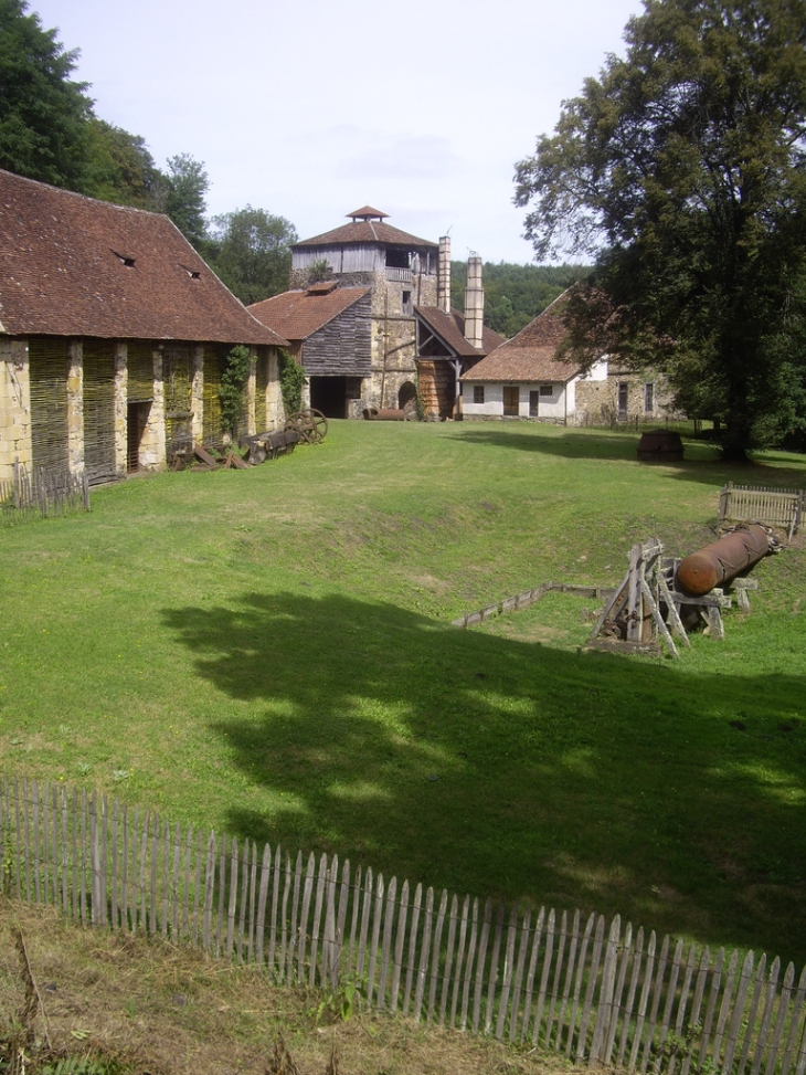 L'ancienne forge 17ème. - Savignac-Lédrier