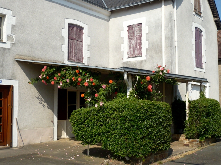 Maison de village. - Savignac-Lédrier