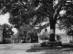 La place,vers 1940 (carte postale ancienne).