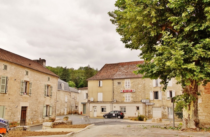 Le Village - Savignac-les-Églises