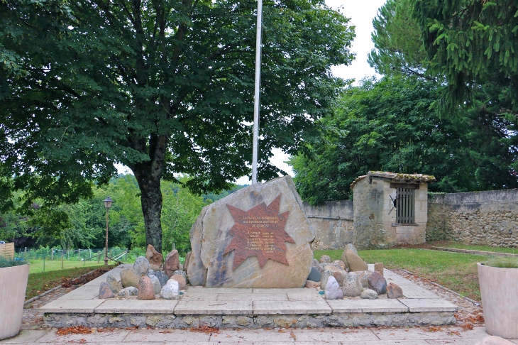 Le Monument aux Morts - Segonzac