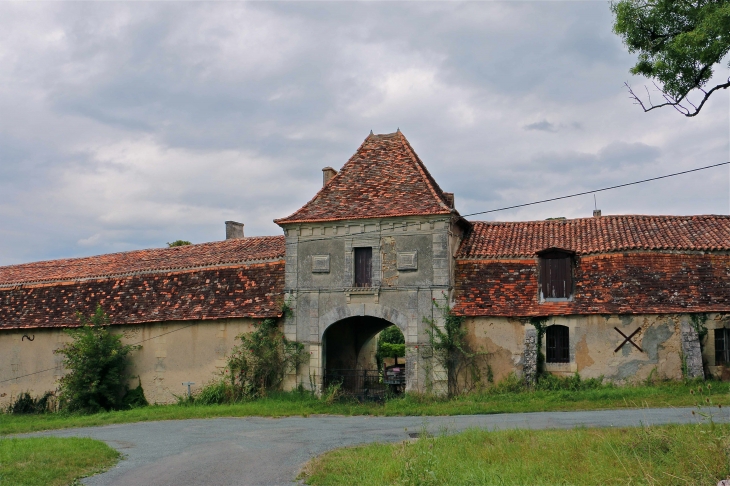 Le château de Segonzac, XIVe et XVIIe siècles