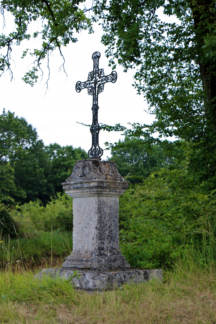 Croix de chemin près du château de la Martinie - Segonzac