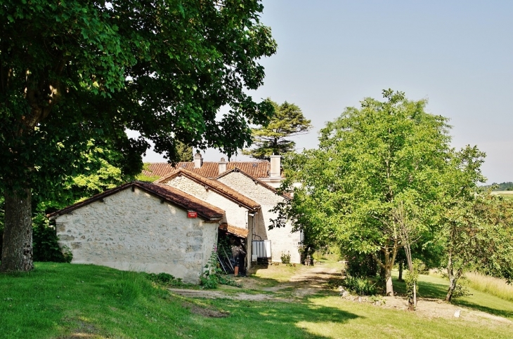 Le Village - Sencenac-Puy-de-Fourches