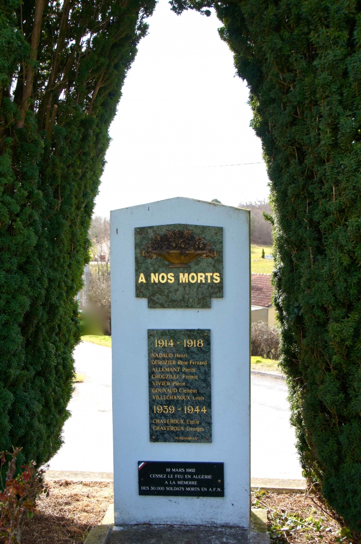 Le Monument aux Morts. - Servanches