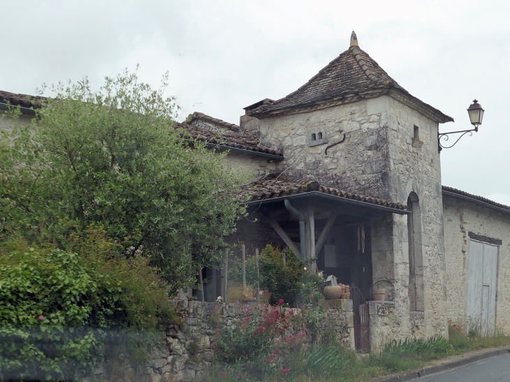 LESTIGNAC : pigeonnier - Sigoulès