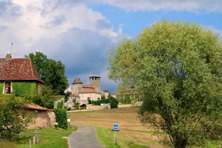 On arrive au village par le Sud-ouest - Siorac-de-Ribérac