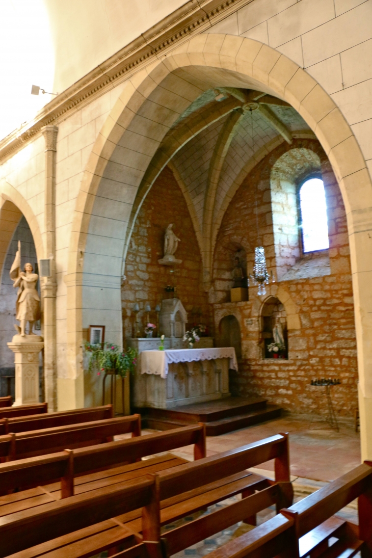 Chapelle latérale droite de l'église Saint Pierre. - Siorac-en-Périgord