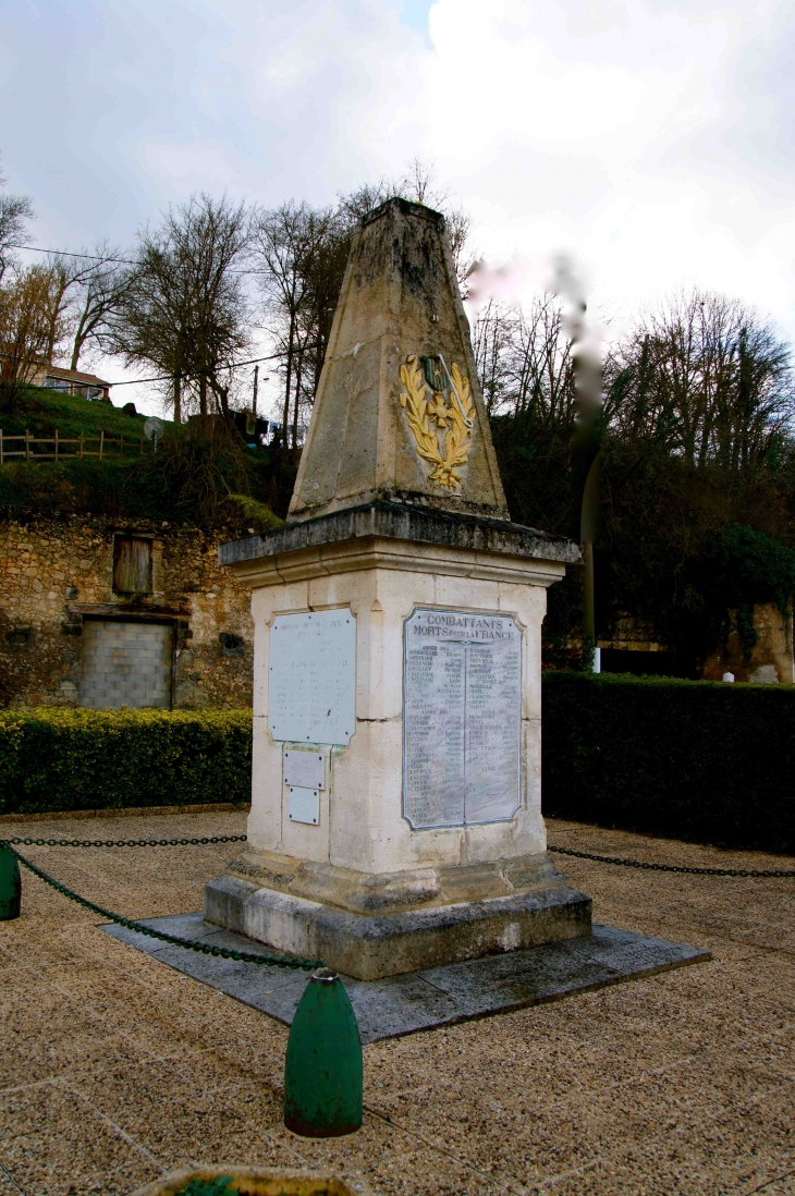 Le Monument aux Morts. - Sourzac