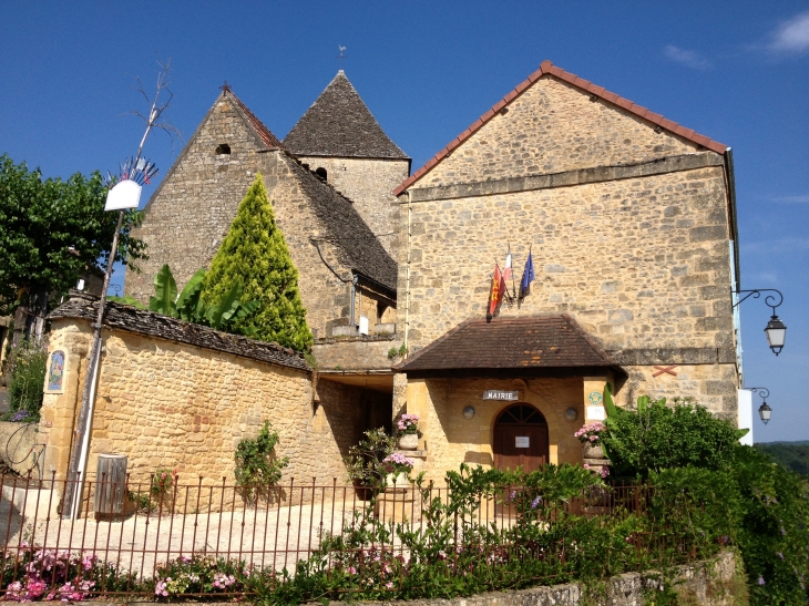 L'église XIIème et la mairie. - Tamniès