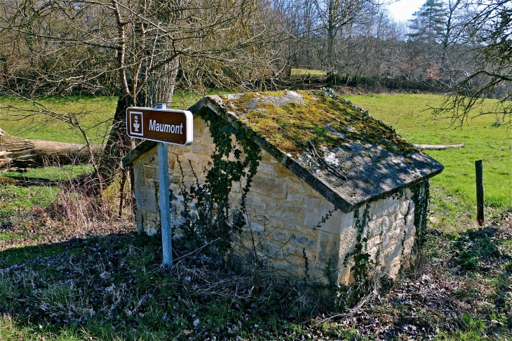 La fontaine de Maumont - Temple-Laguyon