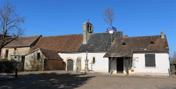 L'église et la Mairie - Temple-Laguyon