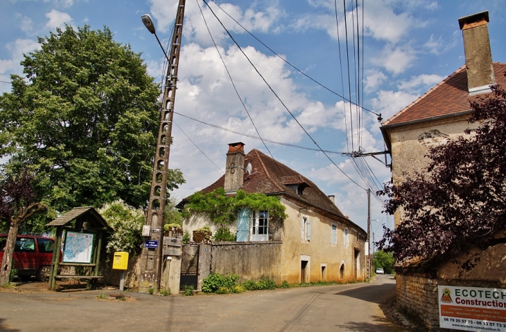 Le Village - Temple-Laguyon