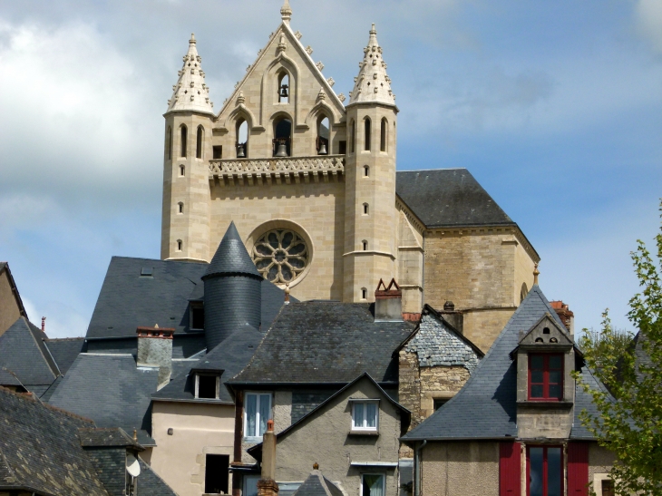 L'eglise et ses vieux toits - Terrasson-Lavilledieu