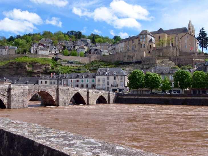 Le vieux pont - Terrasson-Lavilledieu