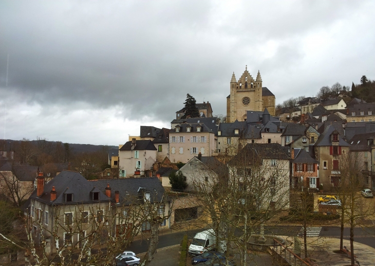 La ville sous la grisaille. - Terrasson-Lavilledieu