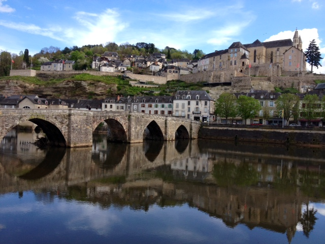 La rive gauche de la Vézère. - Terrasson-Lavilledieu