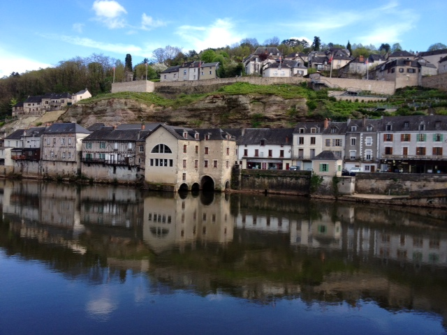 Le moulin sur la Vézère. - Terrasson-Lavilledieu