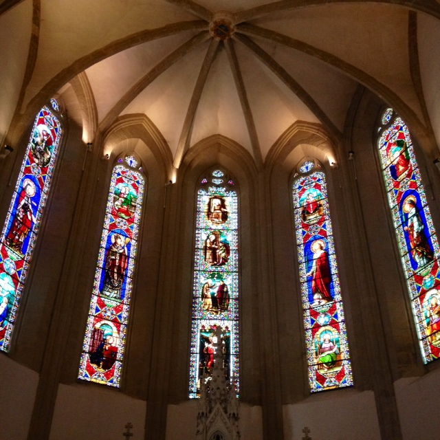 Les vitraux du choeur de l'église. - Terrasson-Lavilledieu