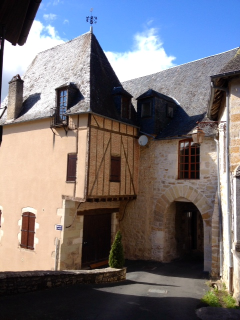 Maison ancienne. - Terrasson-Lavilledieu