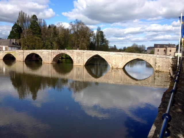 Le vieux pont XIIème. - Terrasson-Lavilledieu