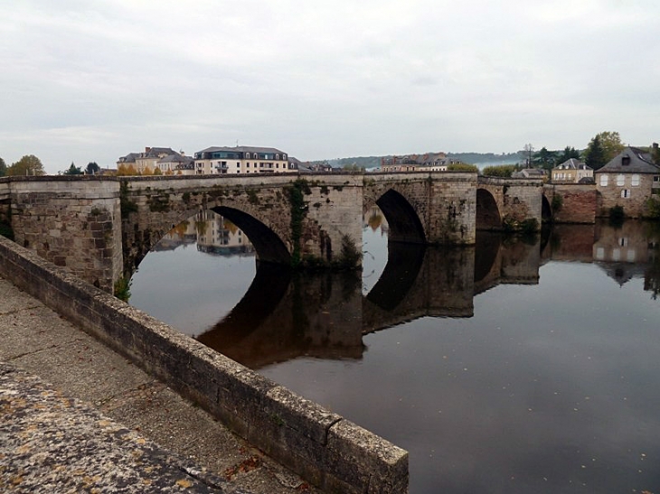 Le pont sur la Vézère - Terrasson-Lavilledieu