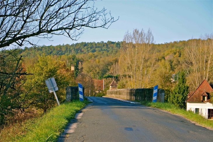 Le-pont sur la Vézère - Thonac