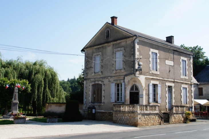 Route D5 et la poste, juillet 2013. - Tourtoirac